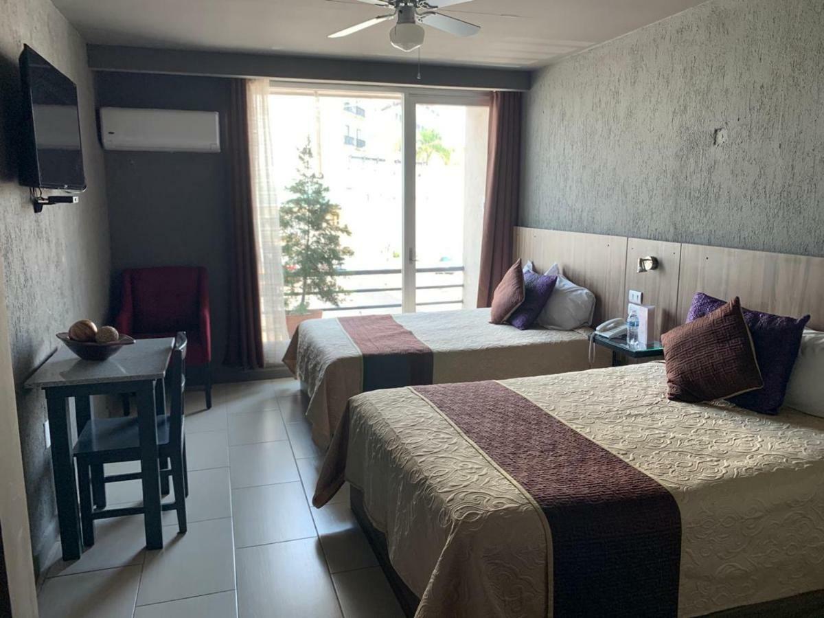 Hotel FG León Eksteriør billede
