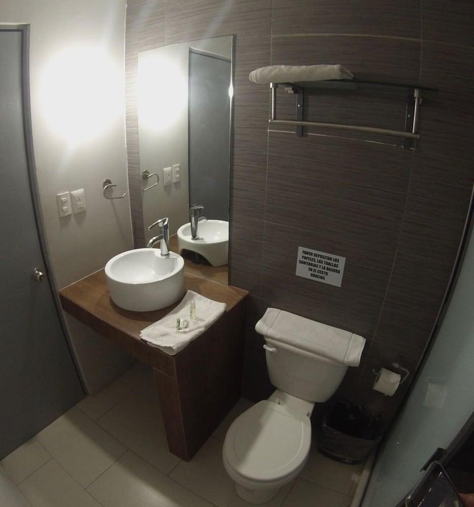 Hotel FG León Eksteriør billede